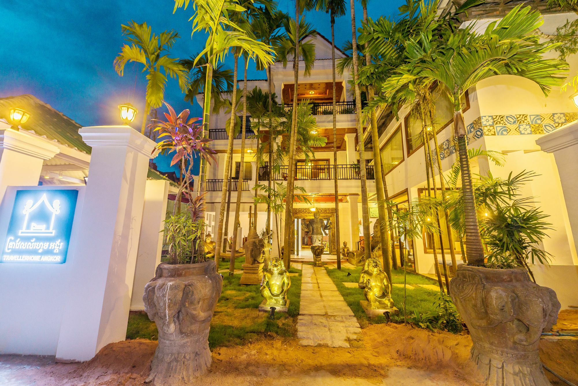 Travellerhome Angkor Guesthouse Siem Reap Exterior photo